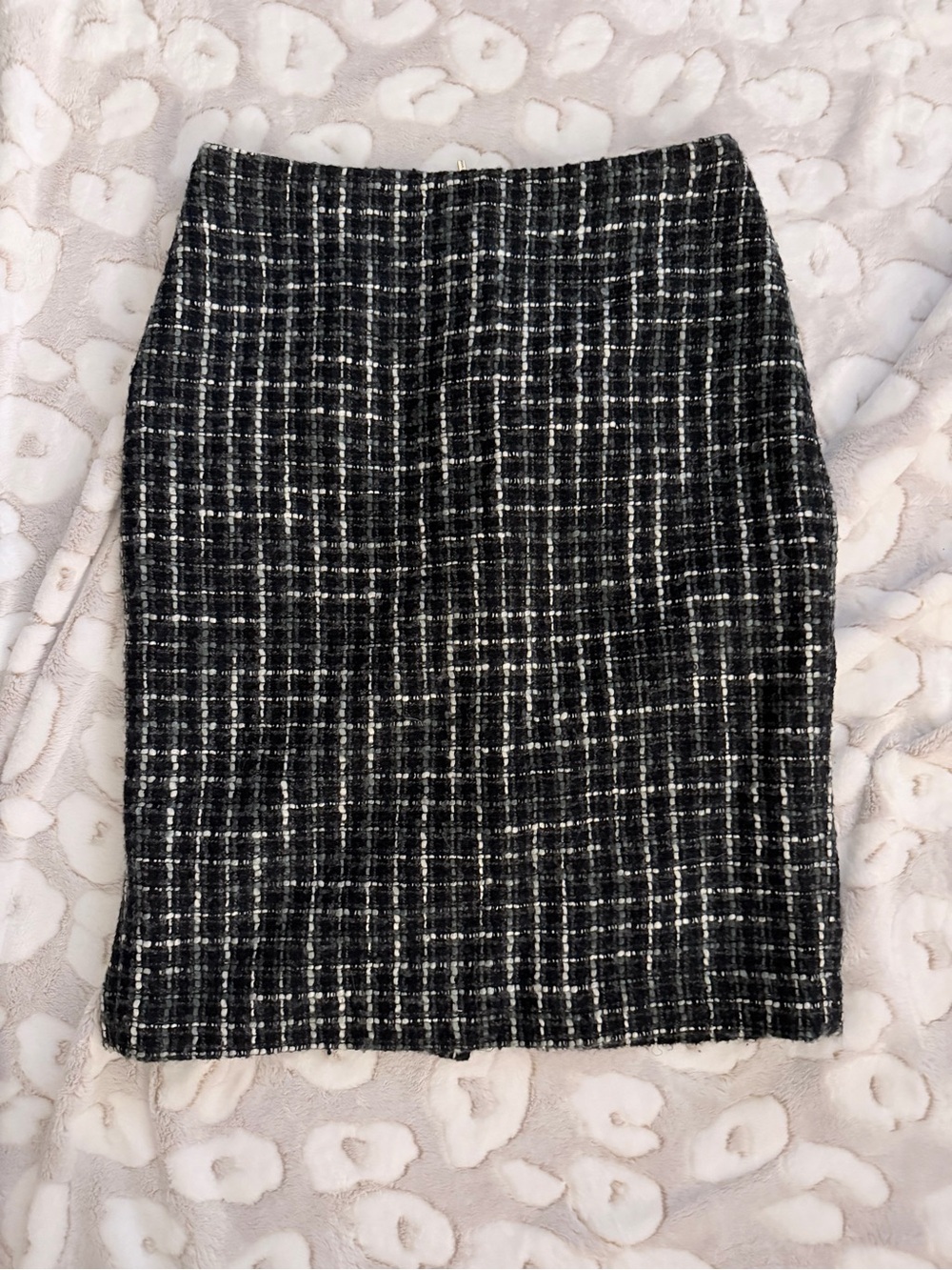 Karl Lagerfeld Black and White Tweed Pencil Skirt H36